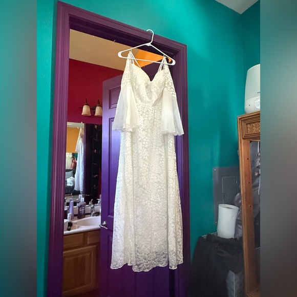 Cold shoulder wedding dress. Brand new. Never worn. - Picture 2 of 3